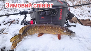 Ловля щуки зимою на спінінг рибалка на силіконові приманки