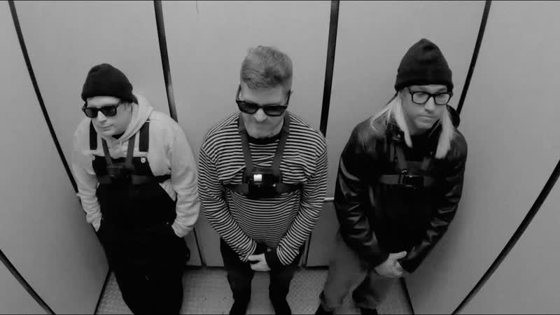 Fall Out Boy Heartbreak Feels So Good ( Official