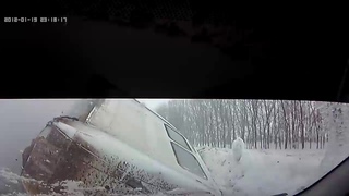 Видимость нулевая   идем на обгон!