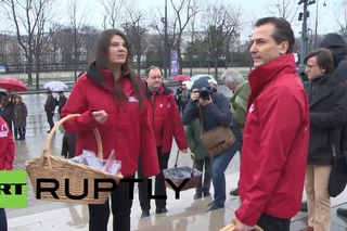 Austria: Right-wing MPs hand out free pepper spray in Vienna