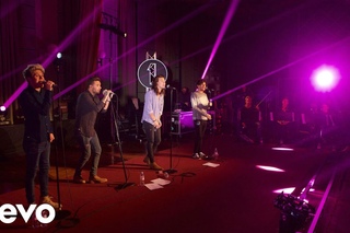 One Direction - FourFiveSeconds (Rihanna and Kanye West and Paul McCartney cover in the Live Lounge)