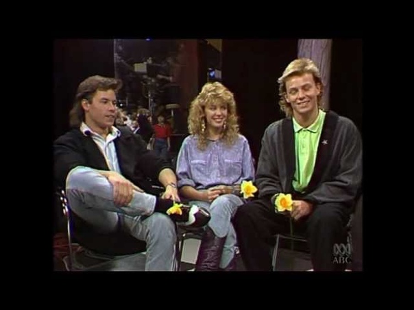 Neighbours Cast ( Kylie Minogue, Jason Donovan Guy Pearce)