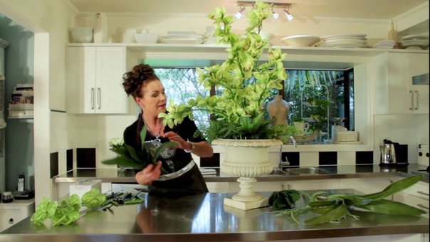 Flowers Floristry Tutorial: Arranging with