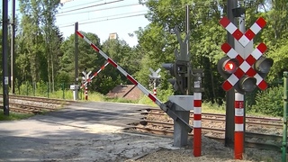Spoorwegovergang Court-Saint-tienne (B) // Railroad crossing // Passage  niveau