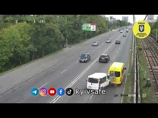 ДТП на Гідропарку з двома мінівенами