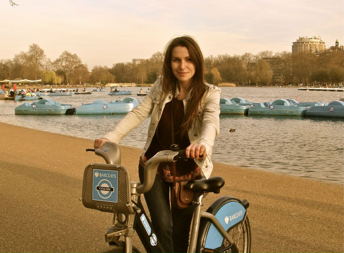 Yulia Serova | London