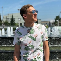 Александр Харитонов
