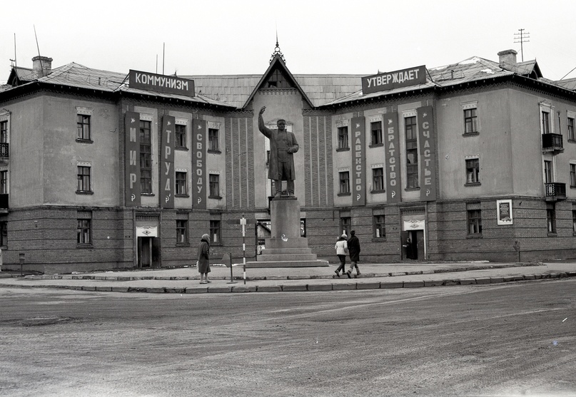 Памятник С.М. Кирову, бывшая площадь города. 1970-е годы