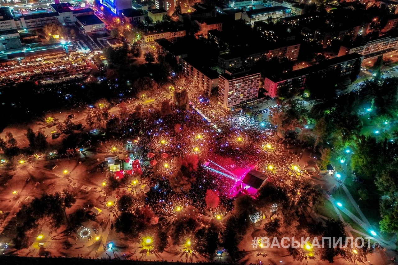 Просто оцените этот размах с высоты (фото от Василия с Набережной где Время и Стекло) Просто оцените этот размах с высоты (фото от Василия с Набережной где Время и Стекло)