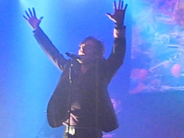Darren Hayes, Glasgow 2011 Black Out The Sun, Start of Break Me Shake Me ( Billie