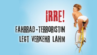 IRRE! Fahrrad-Terroristin legt Verkehr lahm